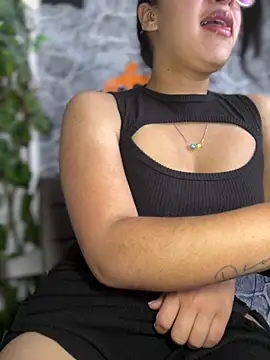 Liulee2 online show from 10-20-25, 04:29