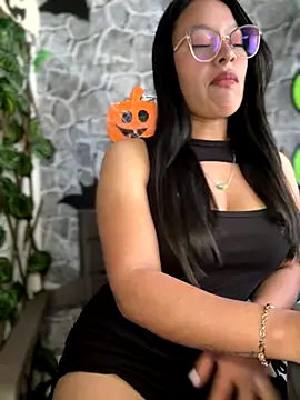 Liulee2 online show from 10-26-25, 05:08