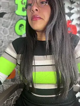 Liulee2 online show from 10-28-25, 03:36