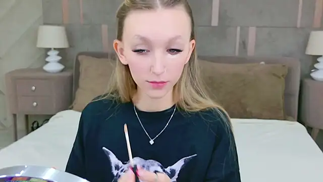 KellyBradford online show from 11-23-25, 06:02