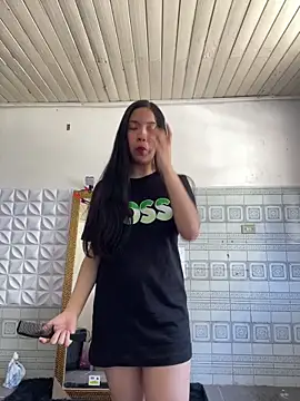 Snapshot of ashleyy20 chatting on 10-14-25, 01:23 ashleyy20 online show from 10-14-25, 01:23