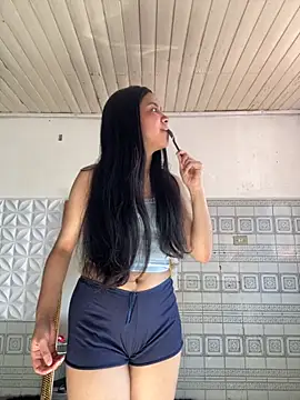 Snapshot of ashleyy20 chatting on 10-15-25, 06:41 ashleyy20 online show from 10-15-25, 06:41