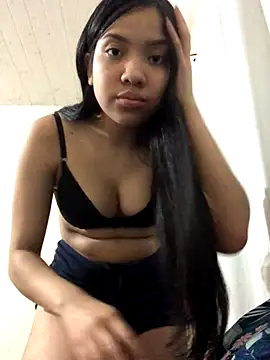 Snapshot of ashleyy20 chatting on 11-05-25, 07:36 ashleyy20 online show from 11-05-25, 07:36