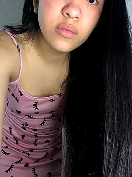 Snapshot of ashleyy20 chatting on 11-20-25, 11:37 ashleyy20 online show from 11-20-25, 11:37