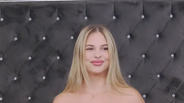 Snapshot of Ellsa_Jean_ chatting on 09-10-25, 02:33 Ellsa Jean online show from 09-10-25, 02:33