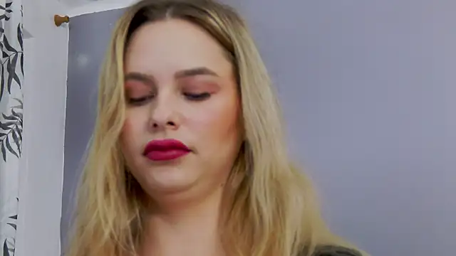 Snapshot of Ellsa_Jean_ chatting on 10-09-25, 01:36 Ellsa Jean online show from 10-09-25, 01:36