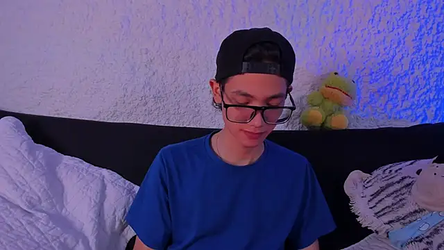 Snapshot of thiago_kinghot chatting on 09-15-25, 05:57 thiago kinghot online show from 09-15-25, 05:57