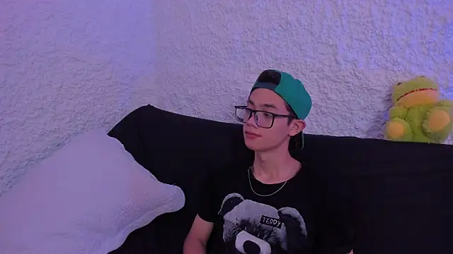 Snapshot of thiago_kinghot chatting on 09-17-25, 01:57 thiago kinghot online show from 09-17-25, 01:57