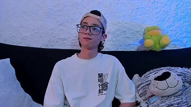 Snapshot of thiago_kinghot chatting on 09-18-25, 04:20 thiago kinghot online show from 09-18-25, 04:20