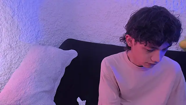 Snapshot of thiago_kinghot chatting on 09-22-25, 04:47 thiago kinghot online show from 09-22-25, 04:47