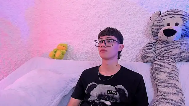 Snapshot of thiago_kinghot chatting on 10-01-25, 04:46 thiago kinghot online show from 10-01-25, 04:46