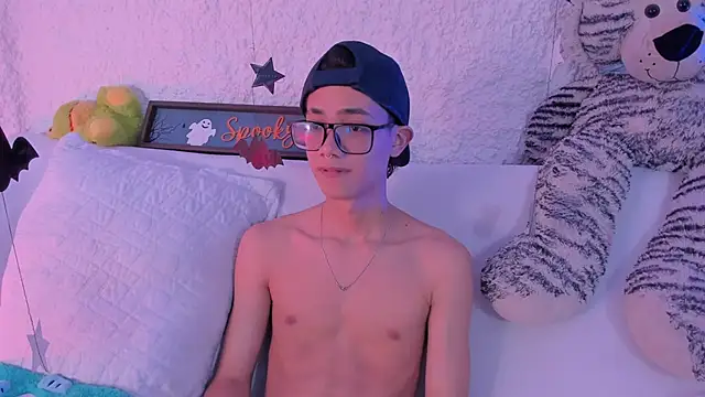 Snapshot of thiago_kinghot chatting on 10-06-25, 06:22 thiago kinghot online show from 10-06-25, 06:22