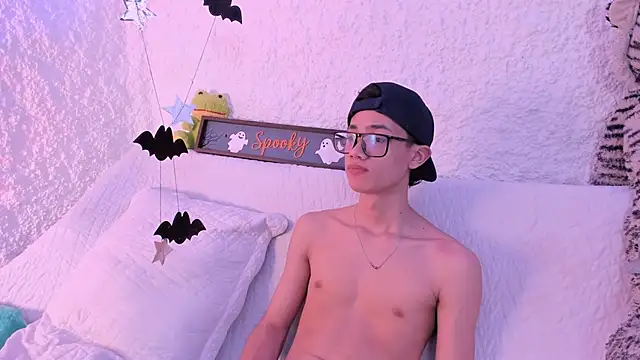 Snapshot of thiago_kinghot chatting on 10-08-25, 12:47 thiago kinghot online show from 10-08-25, 12:47