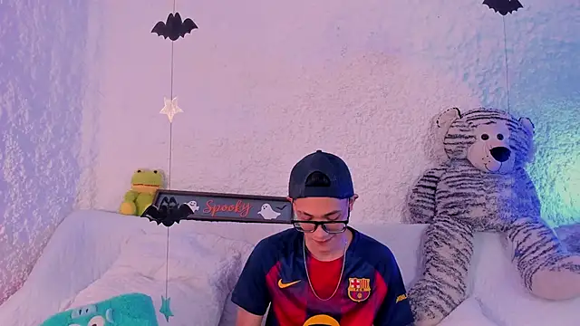 Snapshot of thiago_kinghot chatting on 10-20-25, 05:19 thiago kinghot online show from 10-20-25, 05:19