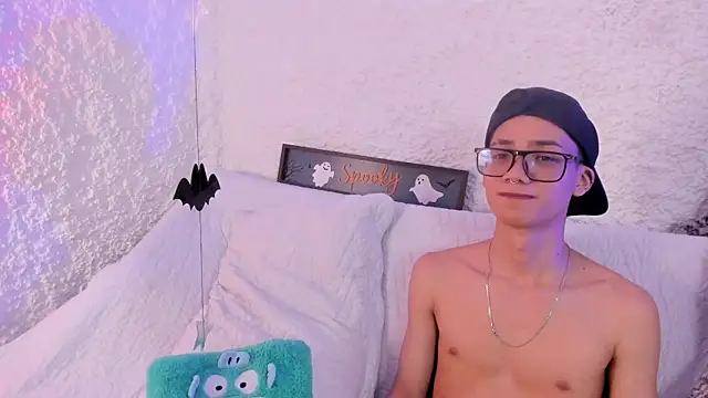 Snapshot of thiago_kinghot chatting on 10-21-25, 05:46 thiago kinghot online show from 10-21-25, 05:46