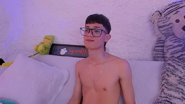 Snapshot of thiago_kinghot chatting on 11-05-25, 04:18 thiago kinghot online show from 11-05-25, 04:18