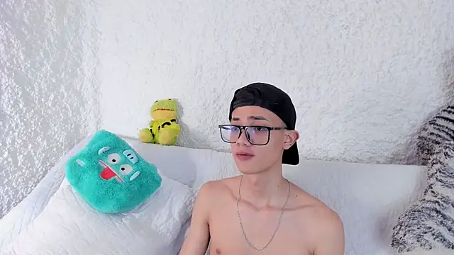 Snapshot of thiago_kinghot chatting on 11-14-25, 01:10 thiago kinghot online show from 11-14-25, 01:10