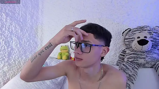 Snapshot of thiago_kinghot chatting on 11-17-25, 12:11 thiago kinghot online show from 11-17-25, 12:11