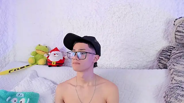 Snapshot of thiago_kinghot chatting on 11-19-25, 12:27 thiago kinghot online show from 11-19-25, 12:27