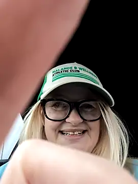 Snapshot of SuzieSub chatting on 10-21-25, 12:50 SuzieSub online show from 10-21-25, 12:50