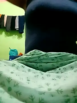 Snapshot of Hotty-couple063 chatting on 10-28-25, 04:42 Hotty-couple063 online show from 10-28-25, 04:42