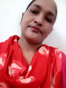 Snapshot of Hotty-couple063 chatting on 10-31-25, 11:00 Hotty-couple063 online show from 10-31-25, 11:00