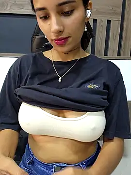 Snapshot of Lorena_Mcfly chatting on 09-15-25, 01:22 Lorena Mcfly online show from 09-15-25, 01:22