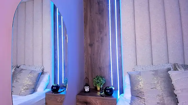 Snapshot of LucySalvatore_ chatting on 11-01-25, 11:40 LucySalvatore online show from 11-01-25, 11:40