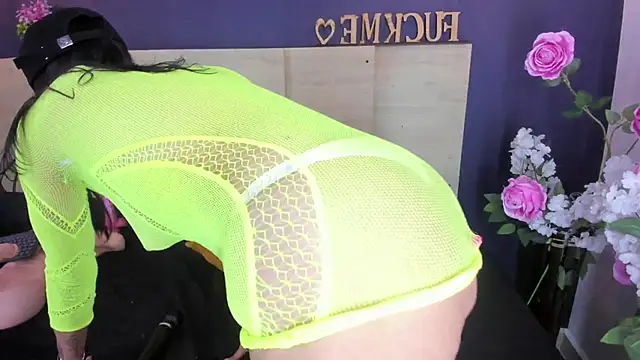 Snapshot of Amalia_Bigass chatting on 12-23-25, 05:38 Amalia Bigass online show from 12-23-25, 05:38