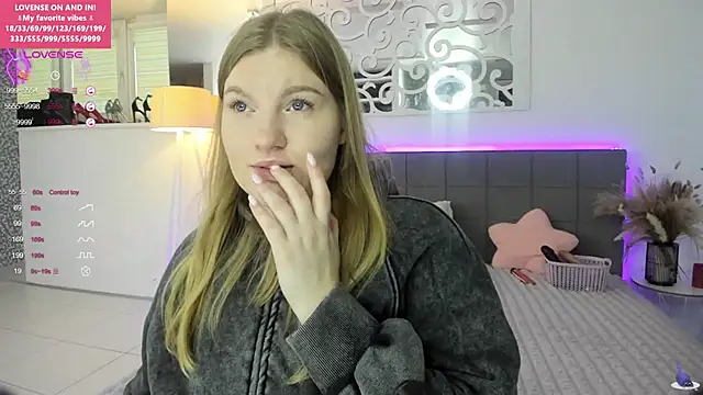 Snapshot of AshleyJoness chatting on 11-27-25, 06:04 AshleyJoness online show from 11-27-25, 06:04