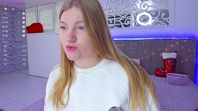 Snapshot of AshleyJoness chatting on 12-16-25, 06:18 AshleyJoness online show from 12-16-25, 06:18