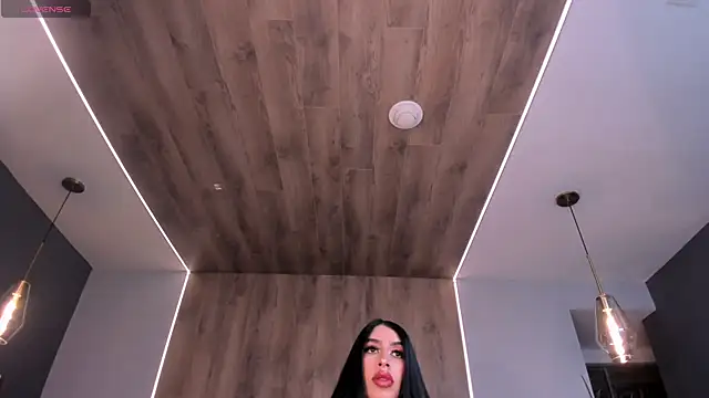 LeahLombardi  online show from 10-08-25, 03:15