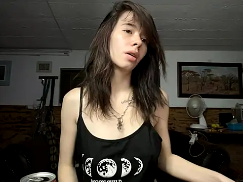 Snapshot of the_holy_t chatting on 10-11-25, 04:05 the holy t online show from 10-11-25, 04:05