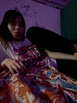 Snapshot of the_holy_t chatting on 11-15-25, 05:20 the holy t online show from 11-15-25, 05:20