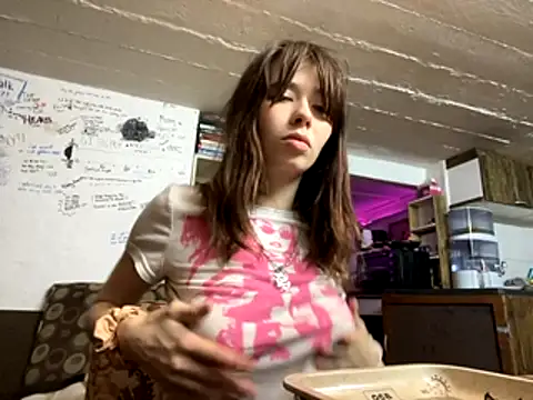 Snapshot of the_holy_t chatting on 11-17-25, 06:24 the holy t online show from 11-17-25, 06:24