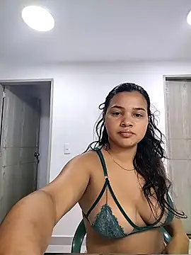 Snapshot of Eimy-04 chatting on 10-10-25, 04:06 Eimy-04 online show from 10-10-25, 04:06