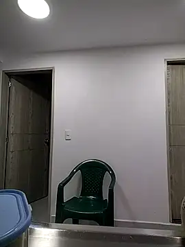 Snapshot of Eimy-04 chatting on 10-20-25, 10:43 Eimy-04 online show from 10-20-25, 10:43