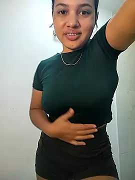 Snapshot of Eimy-04 chatting on 11-04-25, 04:17 Eimy-04 online show from 11-04-25, 04:17