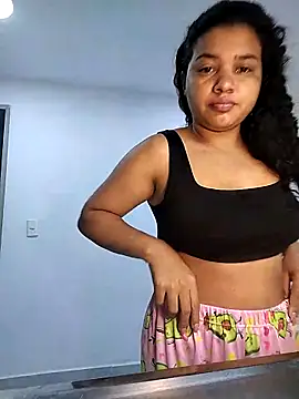 Snapshot of Eimy-04 chatting on 11-11-25, 05:02 Eimy-04 online show from 11-11-25, 05:02