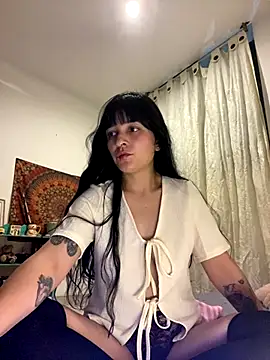 Snapshot of Abril_thompson98 chatting on 11-23-25, 01:38 Abril thompson98 online show from 11-23-25, 01:38