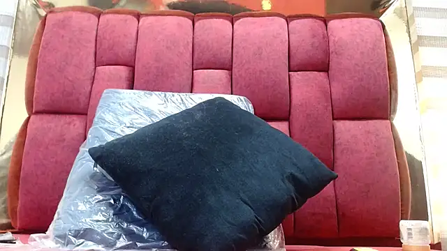 lola warner online show from 11-07-25, 04:34