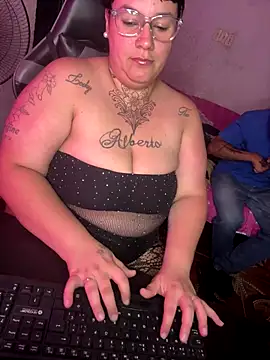 Snapshot of valen1891 chatting on 12-16-25, 03:33 valen1891 online show from 12-16-25, 03:33