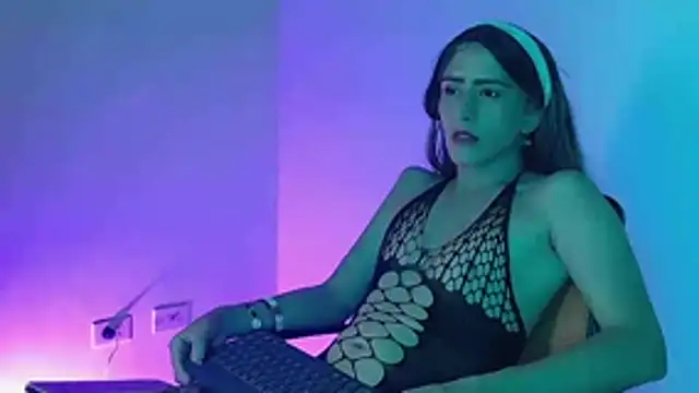 Snapshot of everly_monroe chatting on 10-22-25, 01:50 everly monroe online show from 10-22-25, 01:50