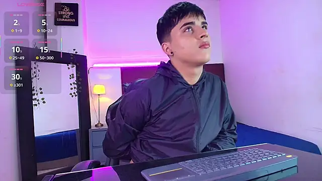 Snapshot of Lucass_love chatting on 10-07-25, 01:19 Lucass love online show from 10-07-25, 01:19