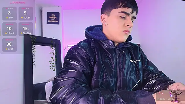 Snapshot of Lucass_love chatting on 10-15-25, 01:22 Lucass love online show from 10-15-25, 01:22