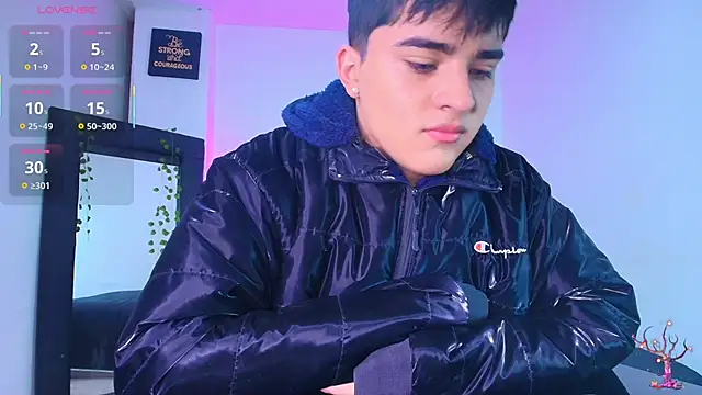 Snapshot of Lucass_love chatting on 10-16-25, 01:23 Lucass love online show from 10-16-25, 01:23