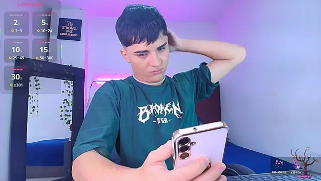 Snapshot of Lucass_love chatting on 10-22-25, 04:29 Lucass love online show from 10-22-25, 04:29