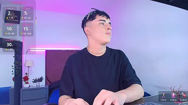 Snapshot of Lucass_love chatting on 10-23-25, 04:28 Lucass love online show from 10-23-25, 04:28