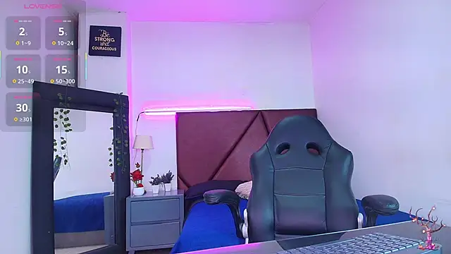 Snapshot of Lucass_love chatting on 10-25-25, 04:46 Lucass love online show from 10-25-25, 04:46