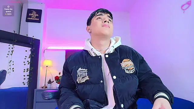 Snapshot of Lucass_love chatting on 11-10-25, 04:17 Lucass love online show from 11-10-25, 04:17